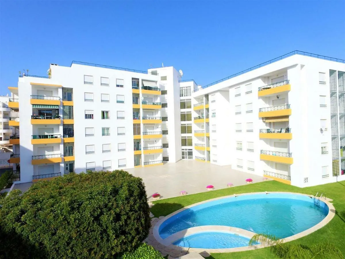 Quiet Apartment Overlooking The Swimming Pool Armacao de Pera